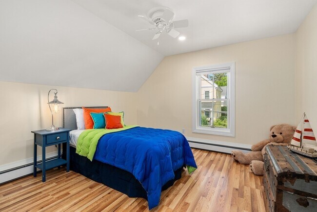 Building Photo - 16 Devens St