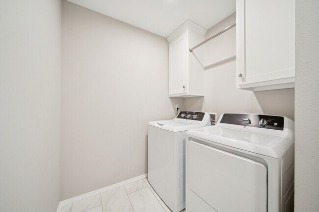 Building Photo - 5429 S Norfolk Ave