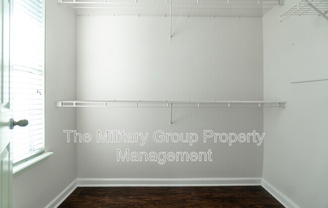 Building Photo - 710 Crystal Way