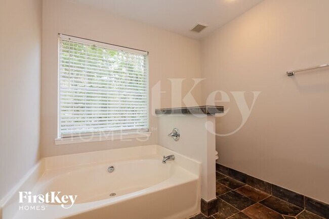 Building Photo - 13835 Poppleton Ct