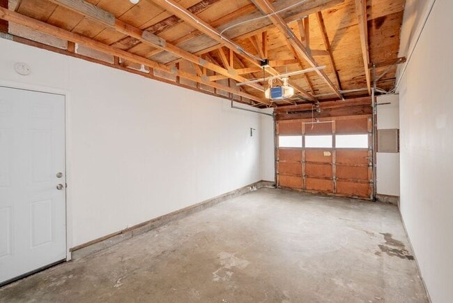 Building Photo - 7415 SE Center St