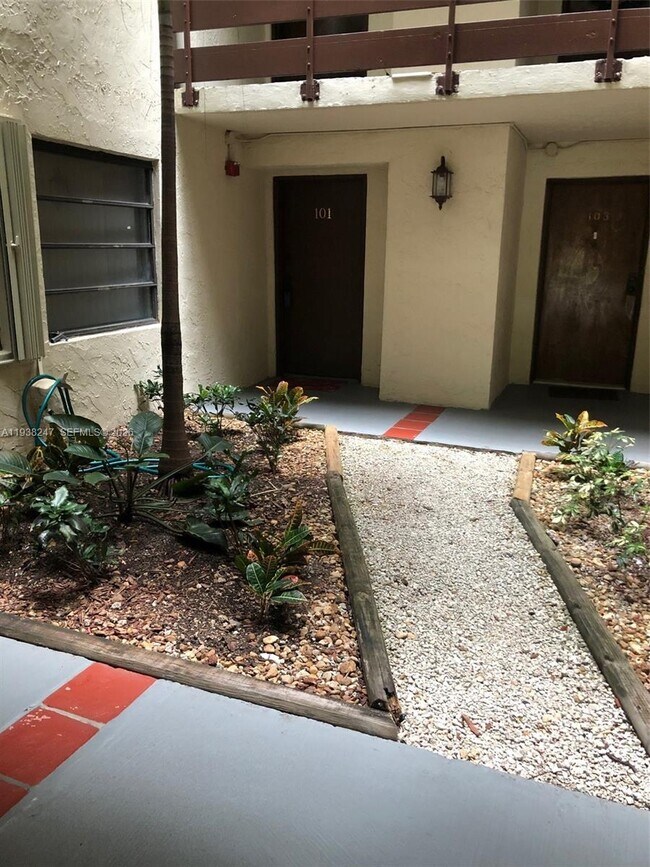 Building Photo - 9040 SW 125th Ave