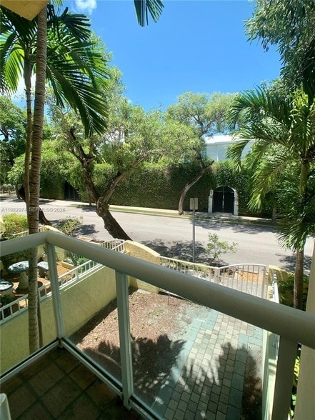 Building Photo - 1853 Jefferson Ave