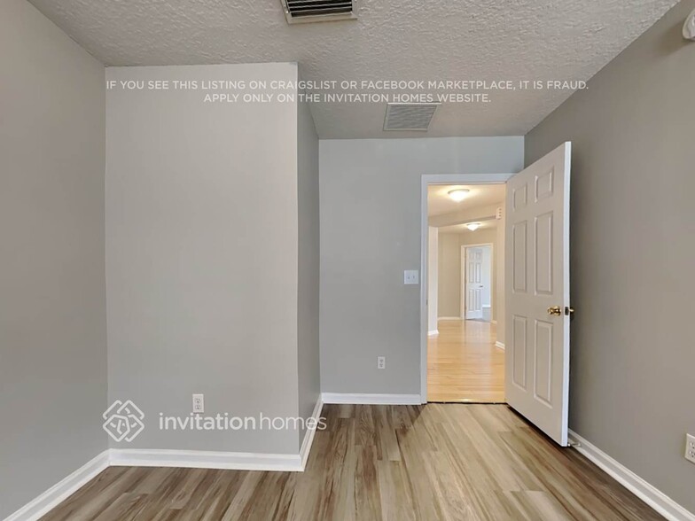 Building Photo - 650 MacKenzie Cir