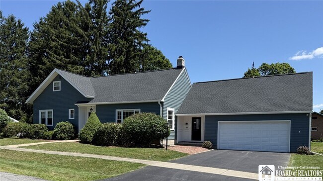 Building Photo - 47 Bentley Ave