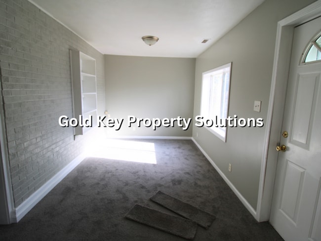 Building Photo - MEADOWBROOK AREA 2 BR 1 BA House with Central Air and Bonus Room