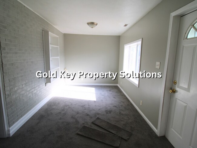 Building Photo - MEADOWBROOK AREA 2 BR 1 BA House with Central Air and Bonus Room (NO SECTION 8)