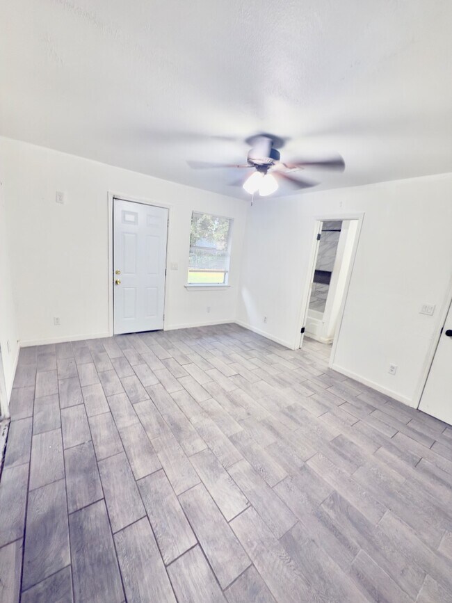 Building Photo - 4312 Meadowpark Dr