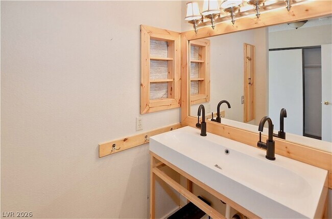 Building Photo - 7709 Kalmalii Ave