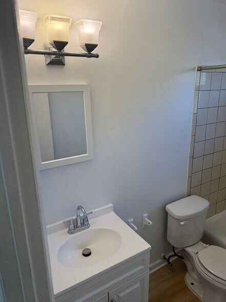 Up Stairs Bathroom - 828 Maury Ave