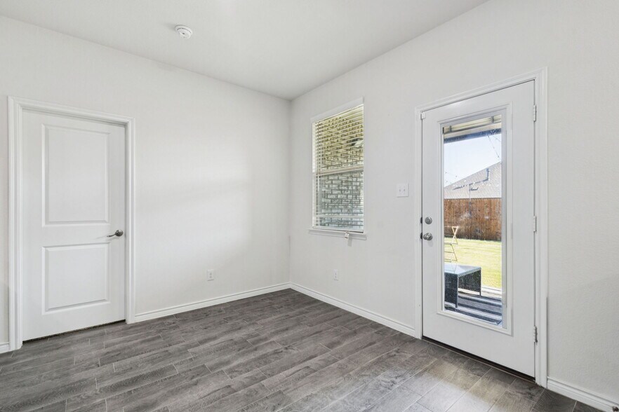 Building Photo - 11112 Canyon Oak St