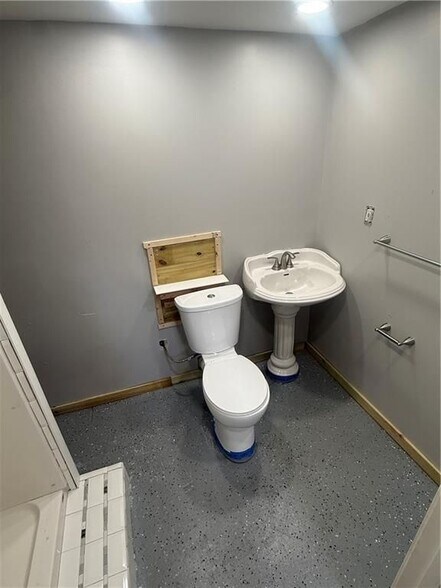Building Photo - 59 Wightman St
