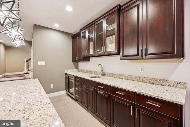 Building Photo - 448 Salk Cir
