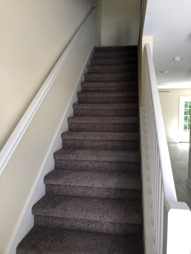 Building Photo - 3 bedroom, 2.5 bath town-home,near TAFB