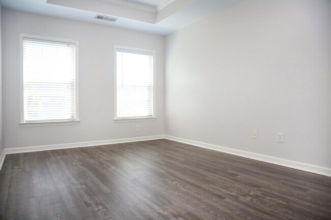 Building Photo - 851 Stratum Way SE