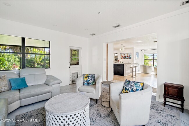 Building Photo - 300 Pelican Dr