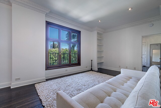 Building Photo - 316 N Rossmore Ave