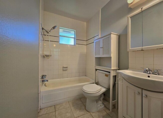 Building Photo - 2527 Willowby Dr