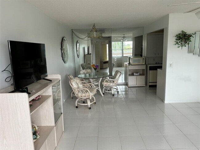 Building Photo - 4053 Cornwall C