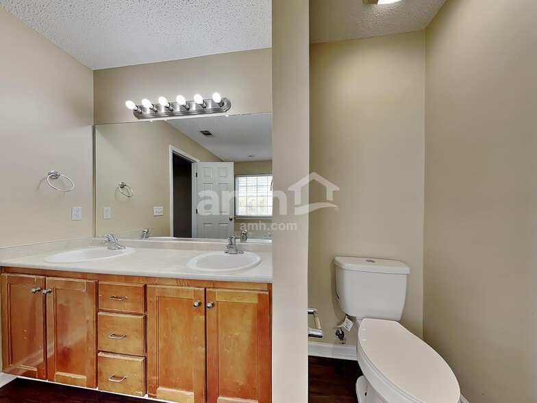 Building Photo - 64 Lancaster Way