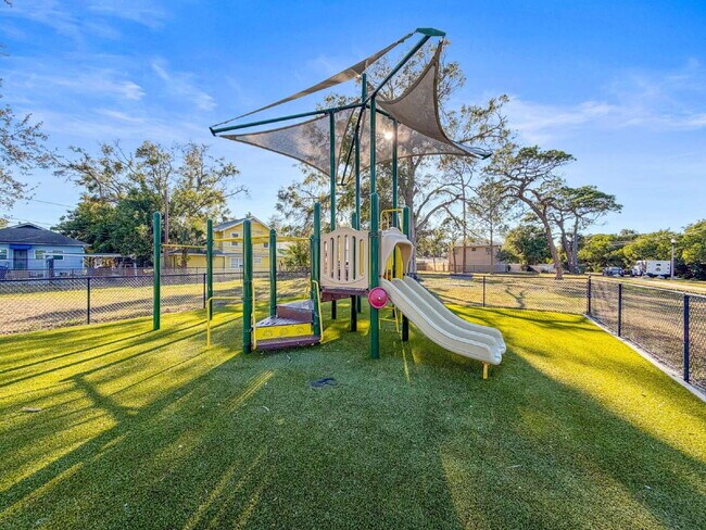 Building Photo - 650 East Harbor Dr S