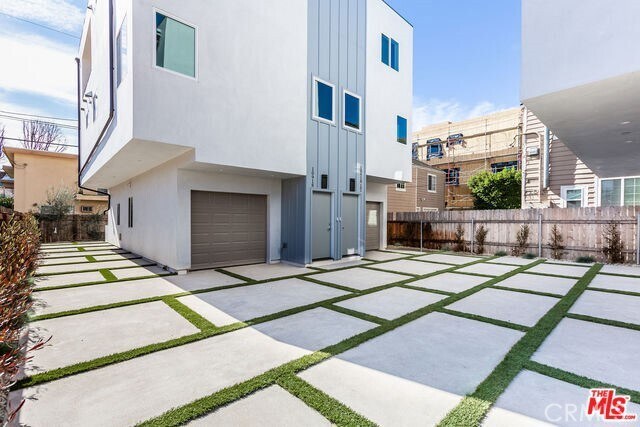 Building Photo - 10916 Hesby St