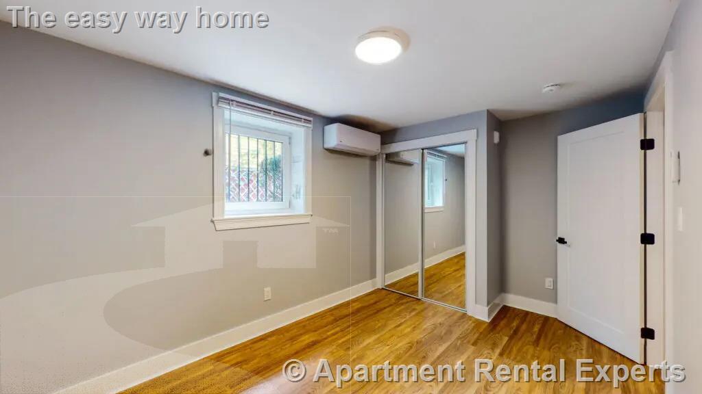 Building Photo - 132 Sherman St