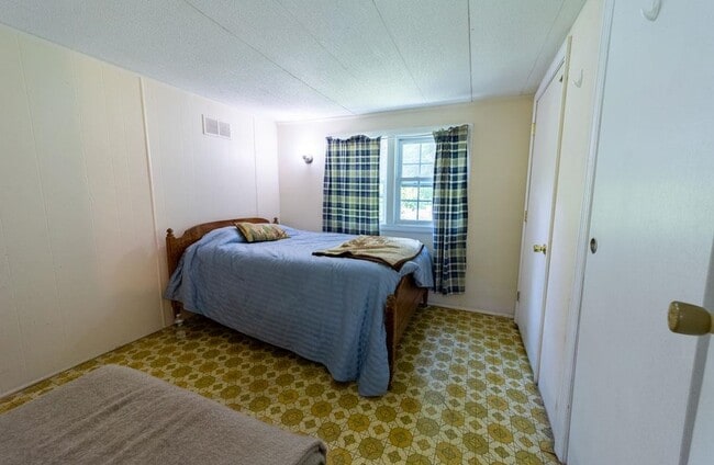 Building Photo - 368 N Rd