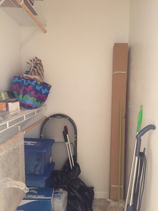 Building Photo - Partially Furnished One-Bedroom in Monterey!