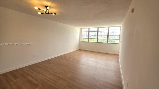 Building Photo - 1351 NE Miami Gardens Dr