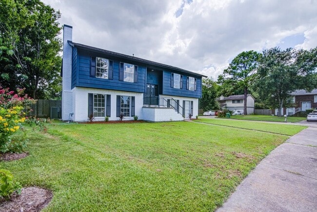 Building Photo - 402 Tresvant Dr