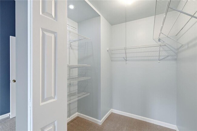 Building Photo - 856 St Charles Ave NE