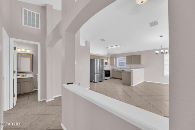 Building Photo - 11868 Oak Crossing Dr