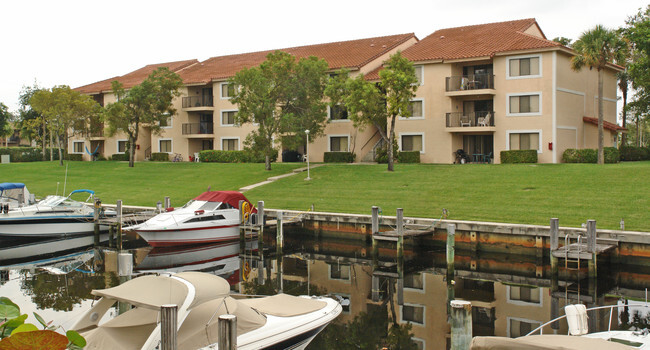 Building Photo - Pine Tree Apartments