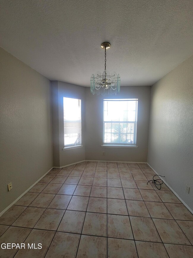 Building Photo - 3200 Mountain Ridge Dr