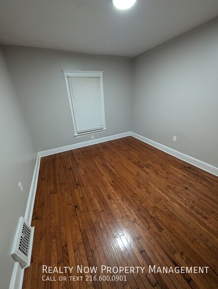 Building Photo - 1434 W 112th St