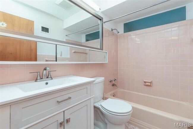 Building Photo - 9715 Grantview Dr