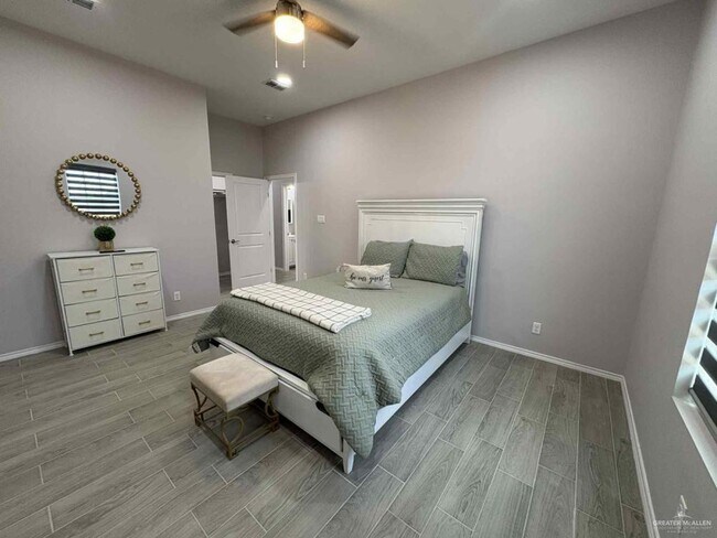 Building Photo - 10 Cassandra St