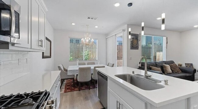 Building Photo - Beautifully maintained home located in a quiet, desirable Pittsburg neighborhood.