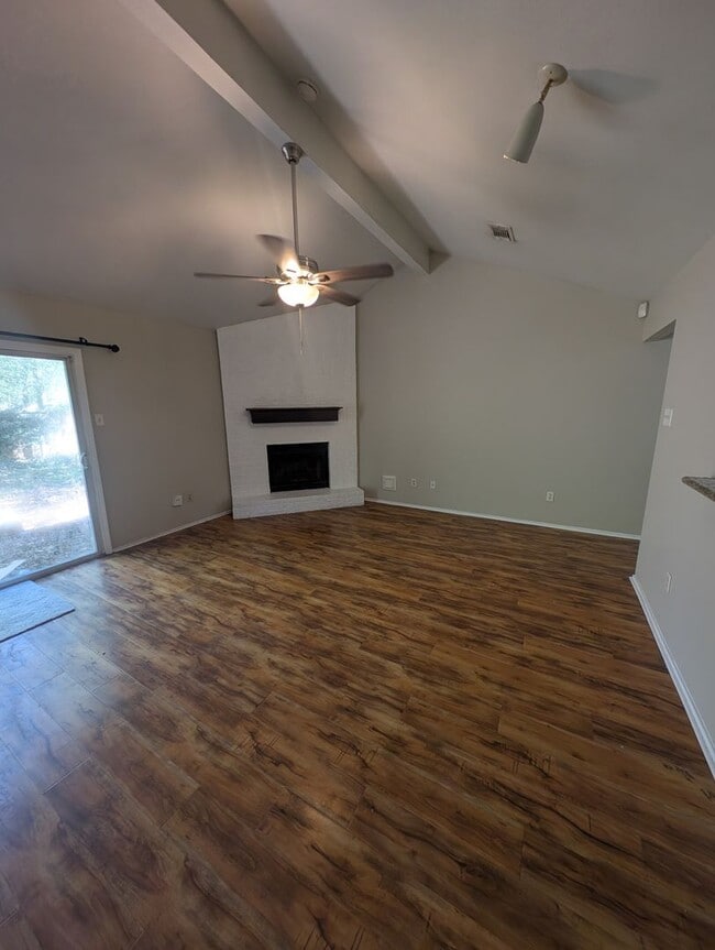 Building Photo - 3BR SFR w/ Garage & In-Unit Laundry in The Woodlands