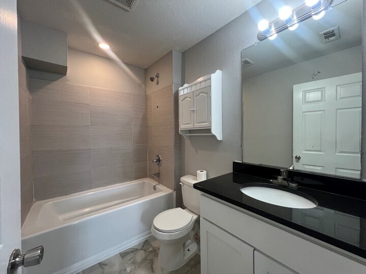 Building Photo - 125 N 9th St