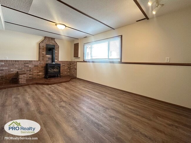 Building Photo - 3 Bedroom Home