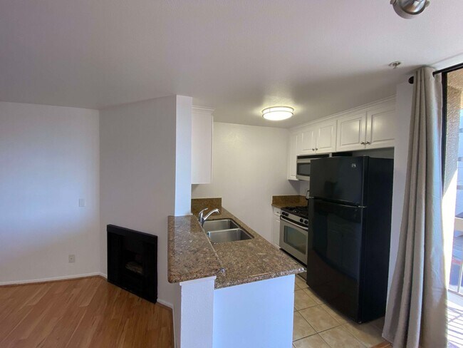Building Photo - Fantastic 1 bed and 1 Bath with balcony an...
