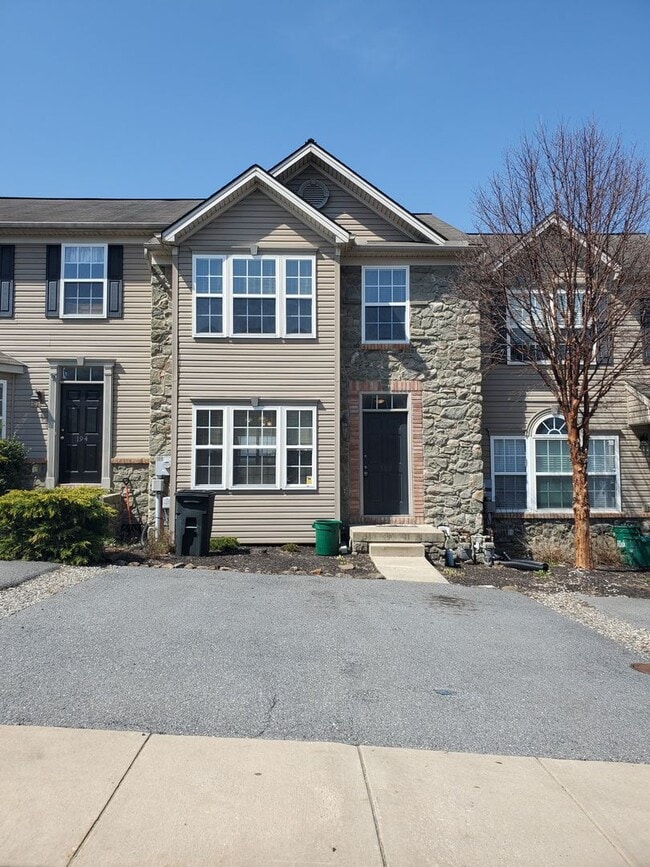 Building Photo - Beautiful 3 Bedroom, 2.5 Bath in Millersville