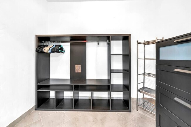 Building Photo - 1006 SE 6th St