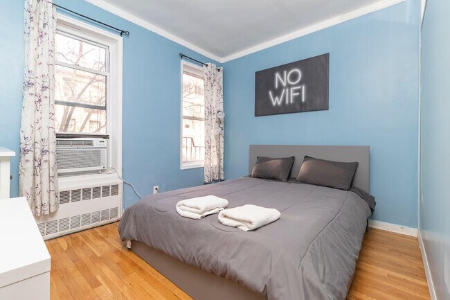 Building Photo - 340 E 80th St