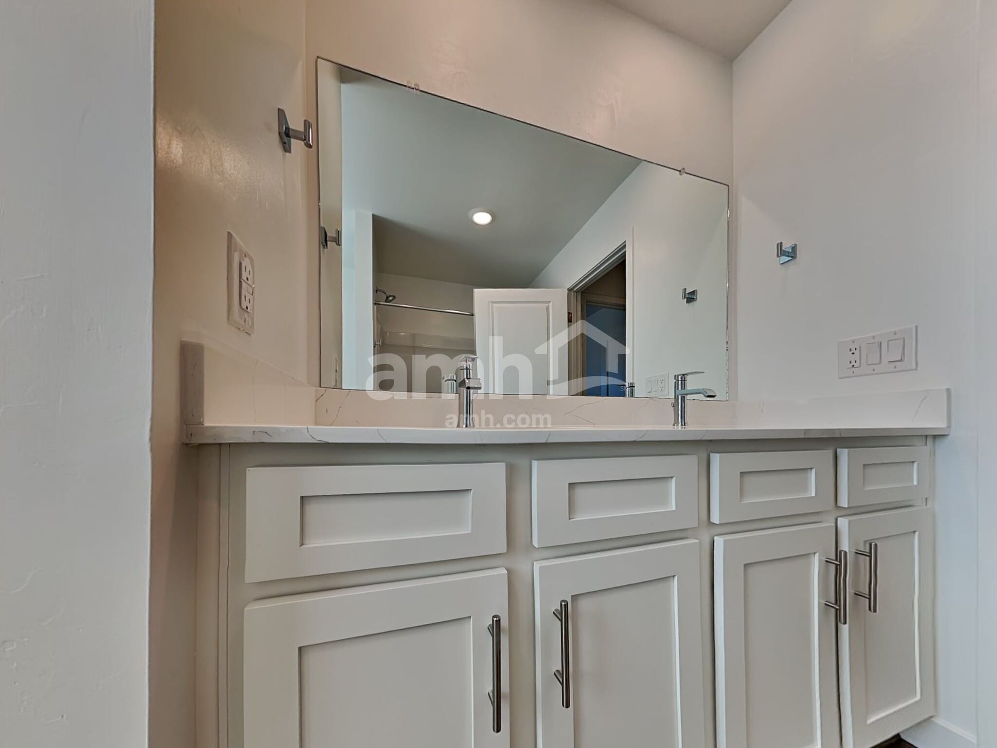 Building Photo - 7352 S Avenida Obelo