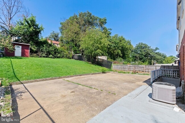 Building Photo - 4816 Woodlawn Dr