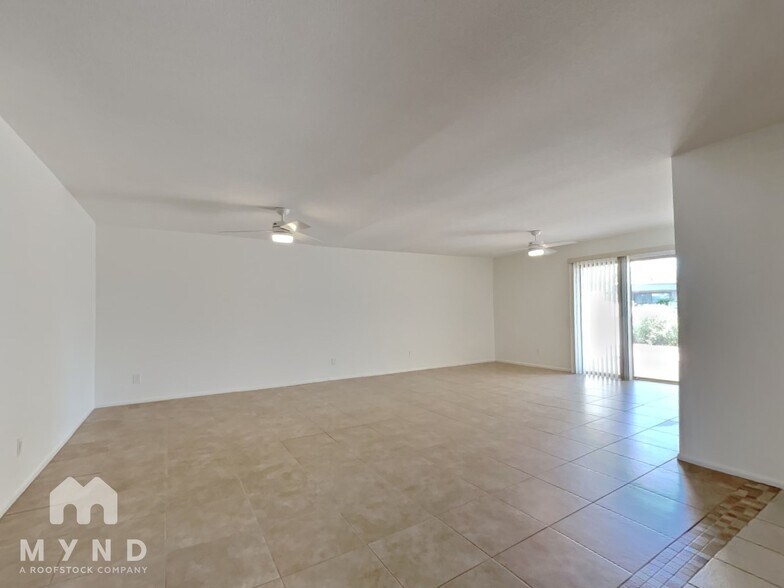 Building Photo - 8176 E Del Cuarzo Dr