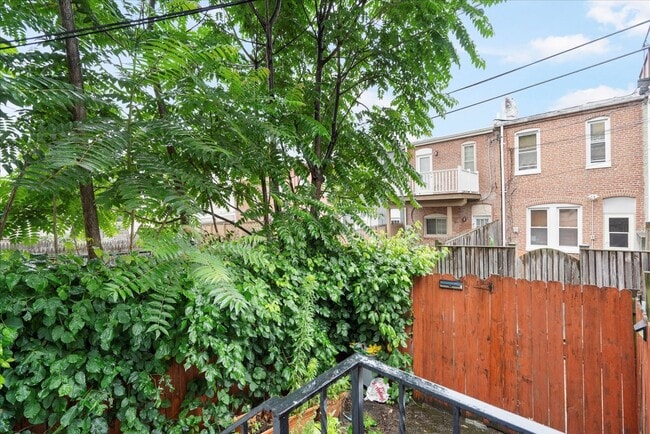 Building Photo - Stylish & Spacious 2 Bed, 1 Bath Home